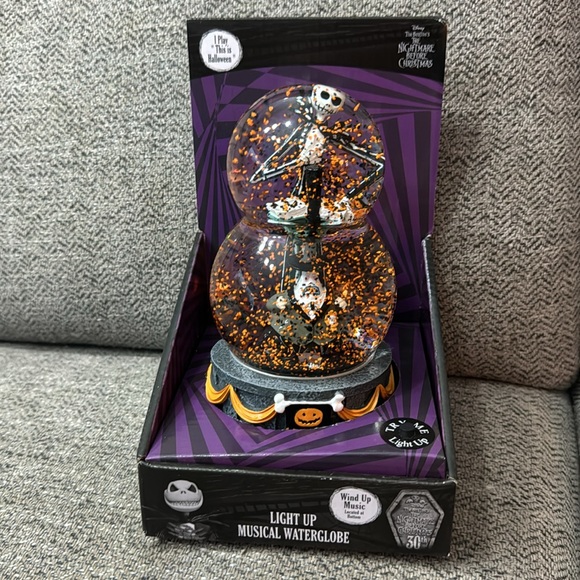 Disney Tim Burton’s The Nightmare Before Christmas Light Up Musical Waterglobe - Picture 4 of 7